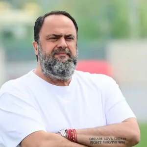 Ο Στιβ Κούπερ αποθέωσε τον Βαγγέλη Μαρινάκη: «Είναι νικητής, δεν έκανε παρεμβάσεις στα αγωνιστικά»