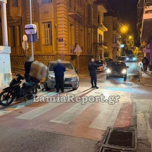 Λαμία: Παραβίασε το STOP και τραυμάτισε ντελιβερά  - Δείτε εικόνες