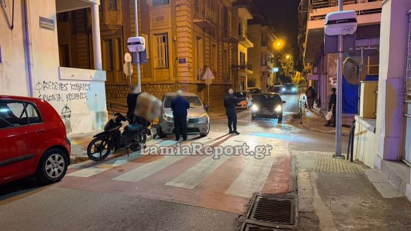 Λαμία: Παραβίασε το STOP και τραυμάτισε ντελιβερά  - Δείτε εικόνες