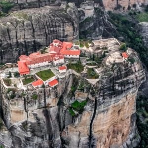 Εξερεύνηση στο Γεωπάρκο Μετεώρων: Ο τεράστιος γεωλογικός πλούτος - Έξι σπήλαια, επτά θρησκευτικά μνημεία, 32 μονοπάτια