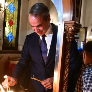 Στη Θεία Λειτουργία στον Άγιο Δημήτριο της Θεσσαλονίκης ο Κυριάκος Μητσοτάκης (ΦΩΤΟ)