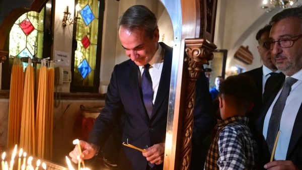 Στη Θεία Λειτουργία στον Άγιο Δημήτριο της Θεσσαλονίκης ο Κυριάκος Μητσοτάκης (ΦΩΤΟ)