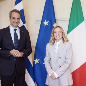 Η Κομισιόν θα εξετάσει τις προτάσεις Ελλάδας-Ιταλίας για δημοσιονομική ευελιξία -Τα επόμενα βήματα μετά το Eurogroup
