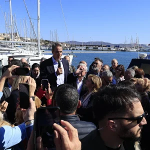 Οι στρατηγικοί άξονες του Μαξίμου - Οι νέες δημοσκοπήσεις και το σχέδιο για συσπείρωση των ψηφοφόρων