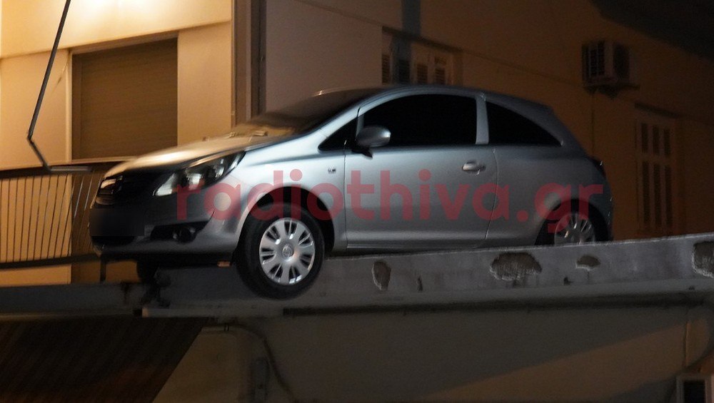 Αυτοκίνητο βρέθηκε σε μπαλκόνι σπιτιού στη Θήβα