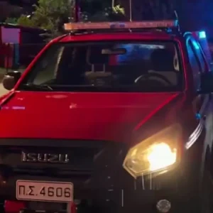 Φωτιά σε φανοποιείο στη Νέα Πέραμο, 59χρονος ανασύρθηκε χωρίς τις αισθήσεις του