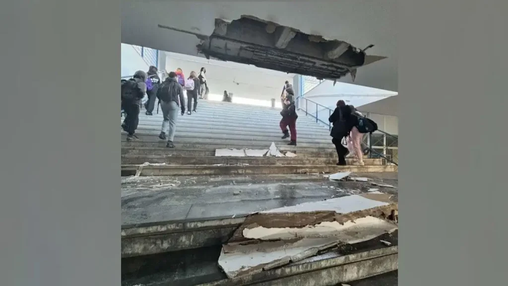 Νέο Ηράκλειο: Κατέρρευσε τμήμα οροφής σε λύκειο που ανακαινίστηκε πρόσφατα