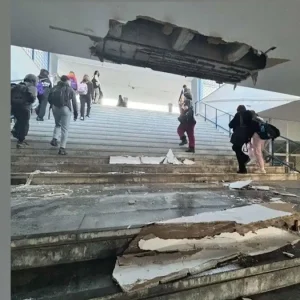 Νέο Ηράκλειο: Κατέρρευσε τμήμα οροφής σε λύκειο που ανακαινίστηκε πρόσφατα