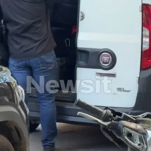 Νίκαια: Δύο χειροβομβίδες, 140 φυσίγγια και όπλο βρέθηκαν σε ταράτσα