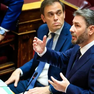 Ανδρουλάκης κατά Μητσοτάκη: «Κάνει τη στεγαστική κρίση μπίζνα για τους μεγαλοεργολάβους» – «Θα πληρώσετε την αλαζονεία σας στις εκλογές»