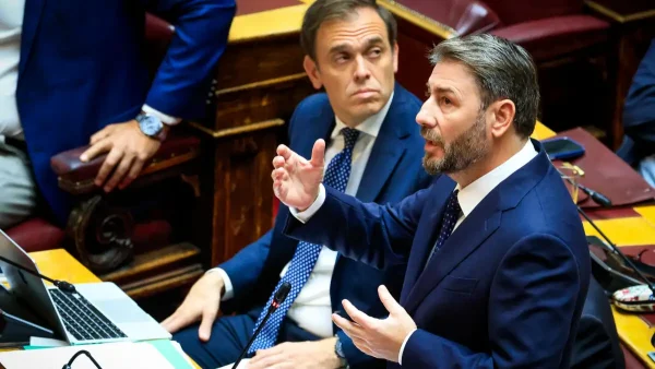 Ανδρουλάκης κατά Μητσοτάκη: «Κάνει τη στεγαστική κρίση μπίζνα για τους μεγαλοεργολάβους» – «Θα πληρώσετε την αλαζονεία σας στις εκλογές»