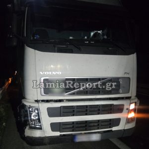 Νταλίκα έπεσε στις μπάρες στο ύψος του Κάστρου Βοιωτίας - Γέμισε ζάχαρη η εθνική (ΦΩΤΟ)