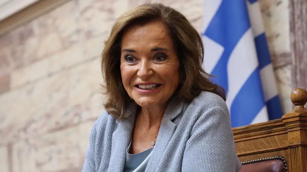 Η Ντόρα Μπακογιάννη ξεκαθαρίζει: «Δεν ξέρω ακόμα αν θα είμαι υποψήφια στις εκλογές»