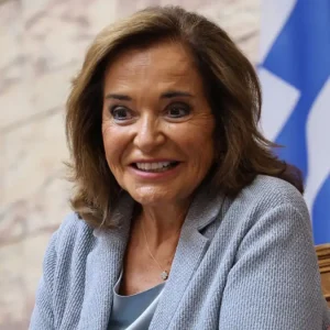 Η Ντόρα Μπακογιάννη ξεκαθαρίζει: «Δεν ξέρω ακόμα αν θα είμαι υποψήφια στις εκλογές»