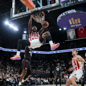 Μπεσίκτας – Ολυμπιακός 73-81: Θρυλικό διπλό στην Τουρκία κόντρα στα προβλήματα
