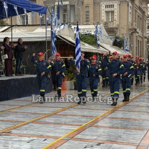 Λαμία: Τίμησαν τους ήρωες του '40 κόντρα στα καιρικά φαινόμενα - Πώς έγινε η παρέλαση (ΦΩΤΟ - BINTEO)