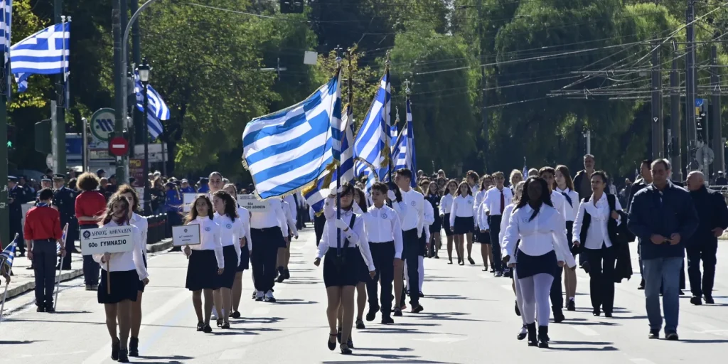 Η μαθητική παρέλαση της 28ης Οκτωβρίου στο κέντρο της Αθήνας σε 30 φωτογραφίες -Με λαμπρότητα και υπερηφάνεια