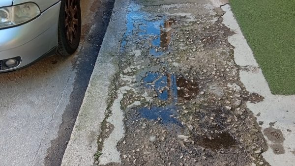 Χωρίς πεζοδρόμια η οδός Κωνσταντινουπόλεως