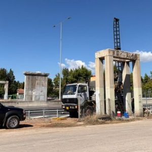 Ξαναστήνεται η πεζογέφυρα του Κάστρου