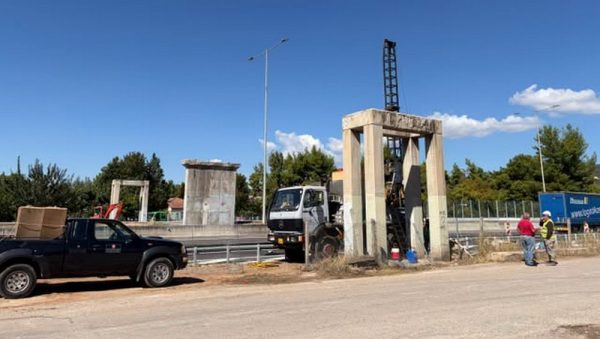 Βοιωτία: Ξαναστήνεται η πεζογέφυρα του Κάστρου