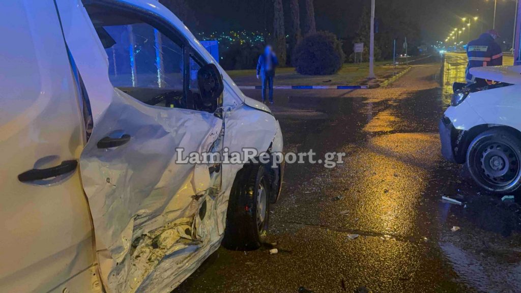 Λαμία: Σοβαρό τροχαίο με σύγκρουση δύο αυτοκινήτων στα φανάρια της ΔΕΗ (ΒΙΝΤΕΟ-ΦΩΤΟ)