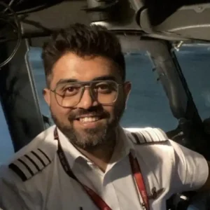 Πτήση Flydubai: Αυτός είναι ο ήρωας κυβερνήτης που έσωσε 174 επιβάτες – Ο λόγος που υπήρχαν εξτρά πιλότοι στο αεροπλάνο