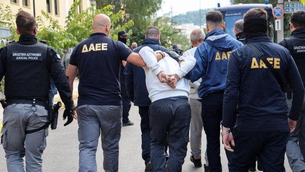 Πλάκα: Σεσημασμένοι οι τρεις συλληφθέντες, τα ρίχνουν ο ένας στον άλλον - Είχαν κλέψει ξανά χαλκό από την περιοχή