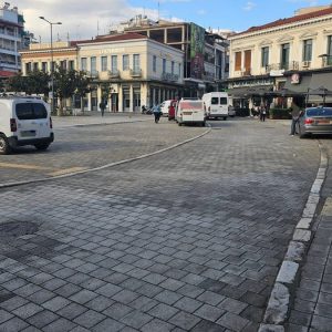 Πλατεία Πάρκου: Πεζόδρομος ή υπαίθριο πάρκινγκ;