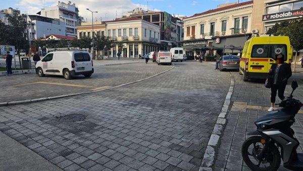 Πλατεία Πάρκου: Πεζόδρομος ή υπαίθριο πάρκινγκ;