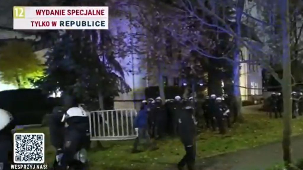 Κρίση στην Πολωνία: Έκτακτη σύσκεψη συγκαλεί ο Ναβρότσκι «εξαιτίας της απειλής για την εσωτερική ασφάλεια της Δημοκρατίας»