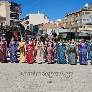 Λαμία: Πλημμύρισε από μουσικές και χορούς του πόντου η πλατεία Ελευθερίας