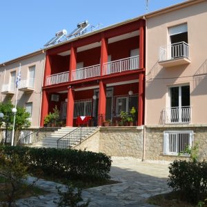 Η Ι.Μ. Ξενοφώντος Αγίου Όρους δώρισε εκκλησιαστικά ξυλόγλυπτα στο Πρότυπο Εκκλησιαστικό Σχολείο Λαμίας (ΦΩΤΟ)