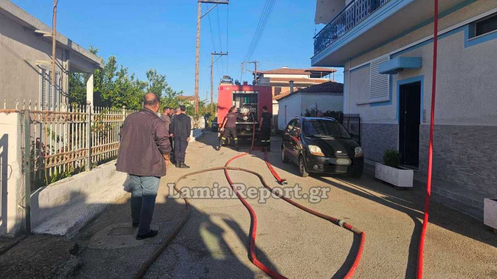 Συναγερμός στις Θερμοπύλες για πυρκαγιά σε μονοκατοικία κοντά στην εκκλησία