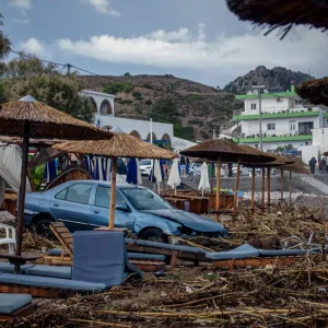 Κακοκαιρία: Μεγάλες καταστροφές στην Εύβοια - Τις πληγές της μετρά και η Ρόδος από την κακοκαιρία θρηνώντας έναν νεκρό