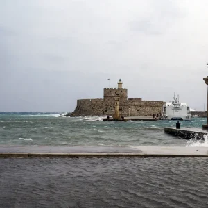 Ρόδος: «Τον Βαγγέλη μας τον έβγαλαν με μια κουβέρτα από το αυτοκίνητο» – Συγκλονίζει η αδελφή του 62χρονου που έχασε τη ζωή του από την κακοκαιρία