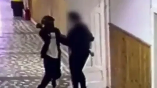 Ρουμανία: 13χρονος μαθητής επιτέθηκε με μαχαίρι και τραυμάτισε μια καθηγήτρια και έναν συμμαθητή του – Δείτε βίντεο