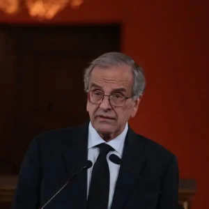 Αντώνης Σαμαράς: Το τηλεφώνημα με υπάλληλο υπουργείου που συστήθηκε σαν «Πούτιν» και το παρασκήνιο πίσω από τα Μνημόνια