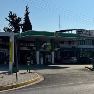 Πωλείται ακίνητο στην είσοδο της πόλης σε τιμή ευκαιρίας!