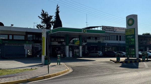Πωλείται ακίνητο στην είσοδο της πόλης σε τιμή ευκαιρίας!