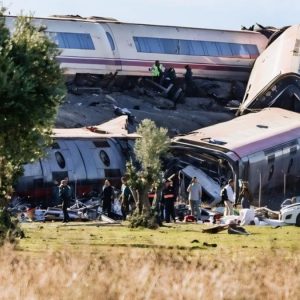 Η συγκλονιστική διήγηση τριών Ελλήνων που επέβαιναν σε ένα από τα τρένα που συγκρούστηκαν στην Ισπανία - «Σώθηκα γιατί είχα αλλάξει θέση»