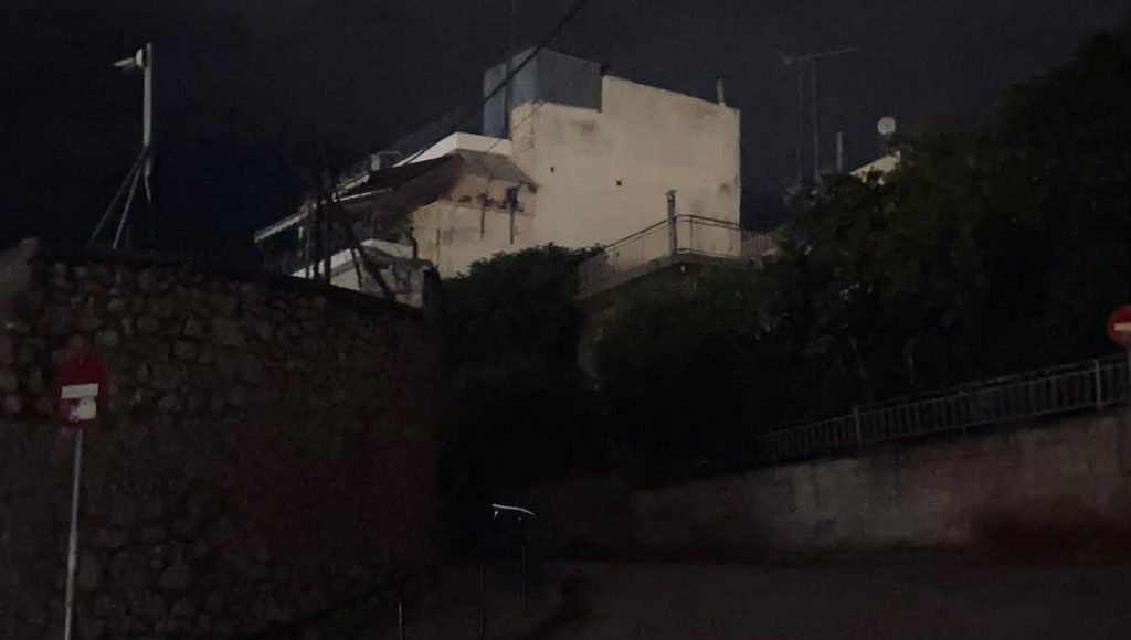 Μαύρη μαυρίλα πίσω από το Δημοτικό Στάδιο Λαμίας