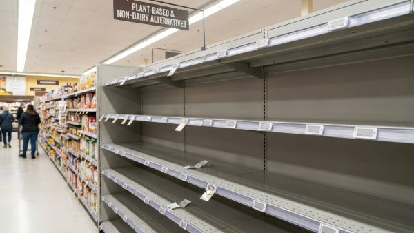 Ιταλία: Άδειασαν τα ράφια των σούπερ μάρκετ από την απεργία των φορτηγών – Στέρεψε ο Νότος από καύσιμα και τρόφιμα