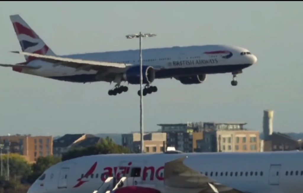 Τρόμος σε πτήση της British Airways: Το αεροπλάνο έχασε 27.000 πόδια μέσα σε επτά λεπτά και έκανε αναγκαστική προσγείωση στο Χίθροου