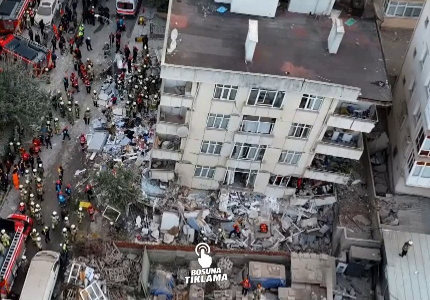 Στους πέντε οι νεκροί από την κατάρρευση πολυκατοικίας στην Κωνσταντινούπολη, ανάμεσά τους ένα πεντάχρονο κορίτσι