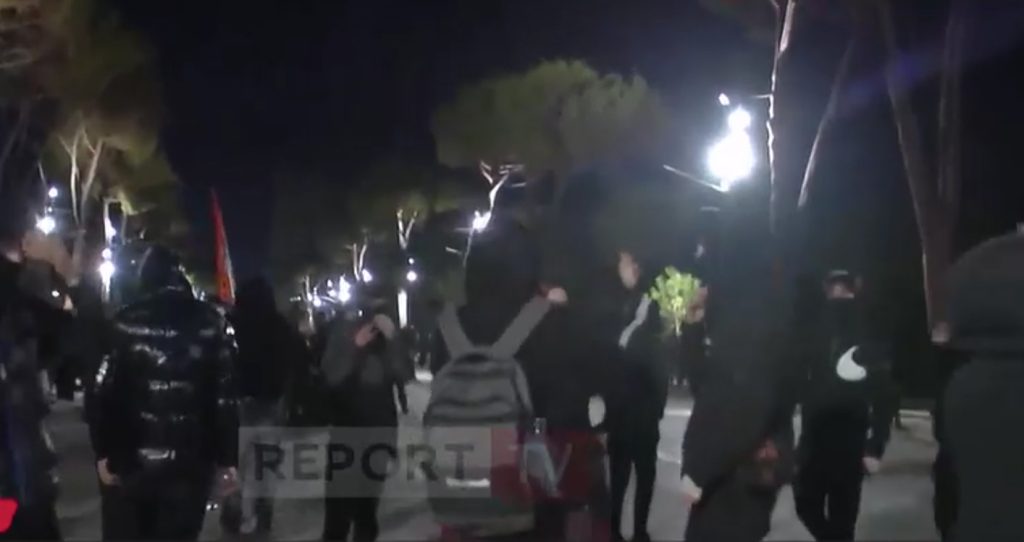 Αλβανία: Συνεχίζονται οι κινητοποιήσεις στα Τίρανα κατά της κυβέρνησης του Έντι Ράμα – Στους δρόμους γιατροί και φοιτητές