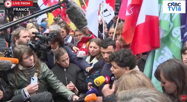 Γαλλία: Η αλλαγή διαδρομής της πορείας στο Παρίσι δυναμιτίζει το κλίμα στις διαδηλώσεις – Ένταση σε Λυών και Ορλεάνη