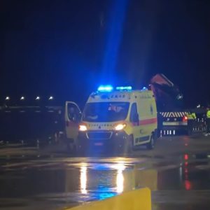 Οικογενειακή τραγωδία: Νεκροί ανασύρθηκαν πατέρας, μητέρα και γιος ΑμεΑ από το αυτοκίνητο που έπεσε στο λιμάνι του Πειραιά