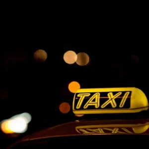 Νέα Ιωνία: «Με δάγκωνε, άκουσα ένα “κρατς” και κόπηκε το αυτί μου» – Βίντεο ντοκουμέντο με την επίθεση του 35χρονου στην οδηγό ταξί