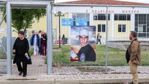 Τέμπη: «Τα παιδιά δεν τα σεβάστηκαν ούτε ζωντανά ούτε νεκρά» - Συγκλονίζουν οι καταθέσεις των συγγενών στη δίκη