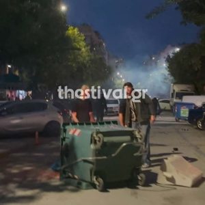 Θεσσαλονίκη: Νέα επεισόδια στο κέντρο - Ένταση με κουκουλοφόρους και ΜΑΤ (ΒΙΝΤΕΟ)